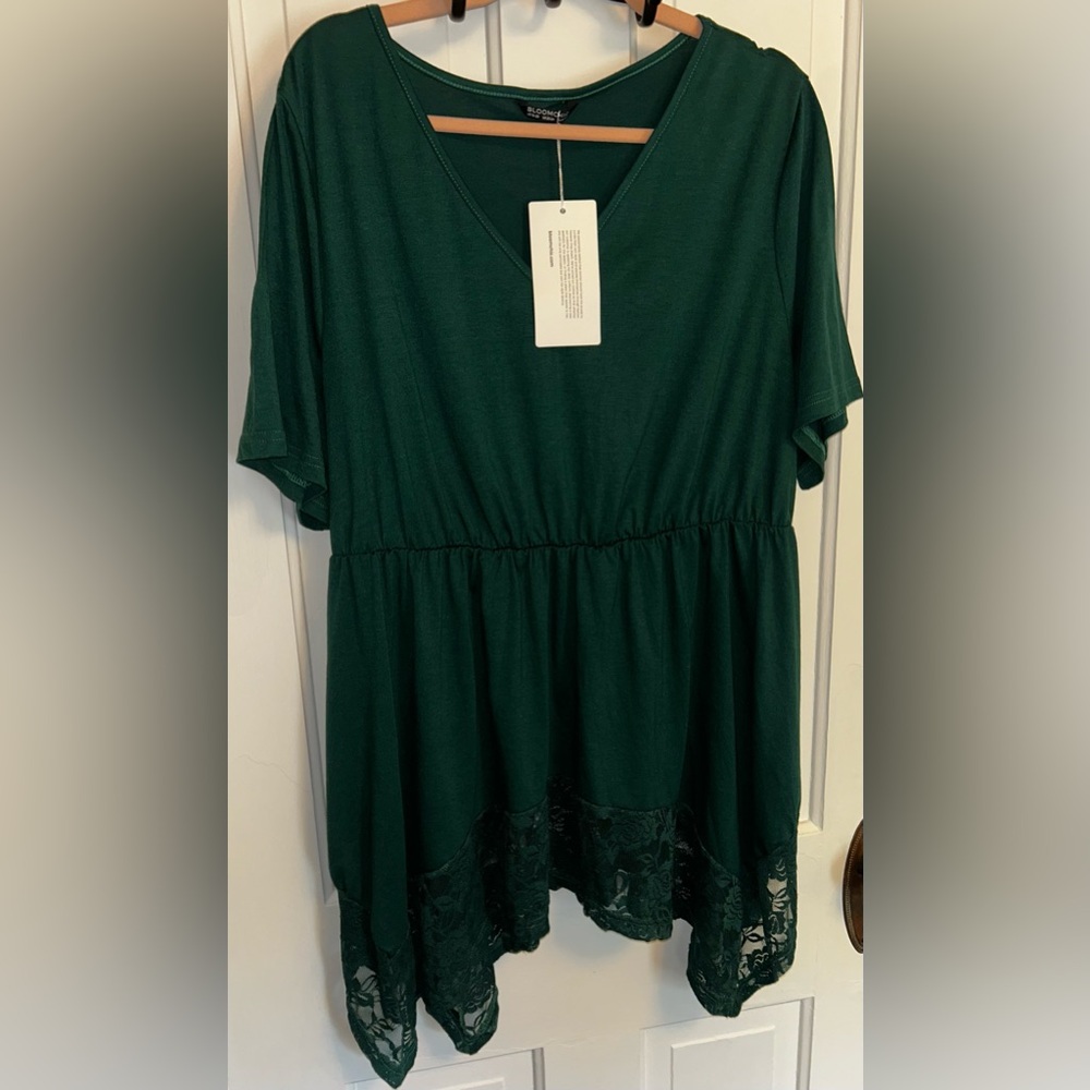 BloomChic V-Neck Blouse Size 18-20
